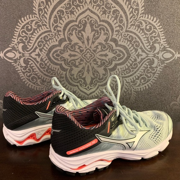 7.5 Silver Mizuno Wave Inspire 15 Sneakers - Picture 5 of 7